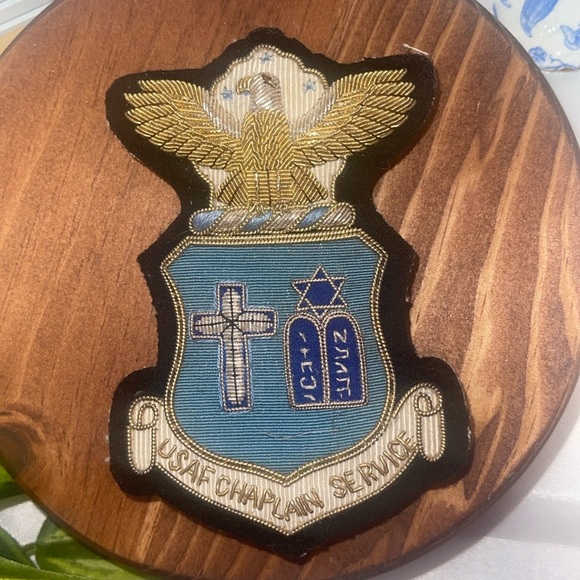 VINTAGE USAF AIR FORCE CHAPLAIN SERVICE BULLION PIN PATCH BADGE INSIGNIA RARE! - Picture 2 of 3